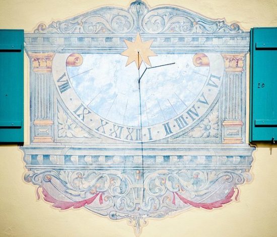 Read more about the article Aurinkokello ja Eenokin kalenterin vuorokaudet